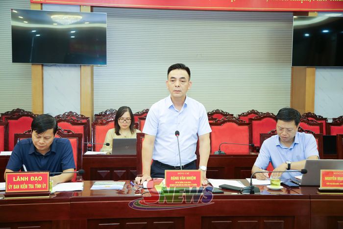 Đồng chí Đặng Văn Nhiệm phát biểu tại cuộc làm việc.