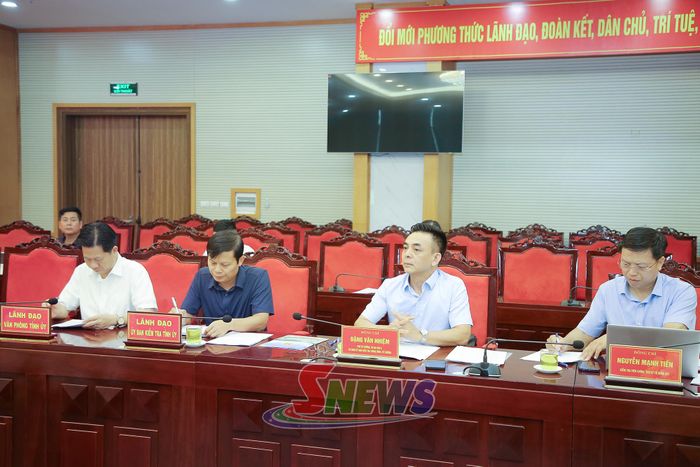 Các đại biểu dự cuộc làm việc.