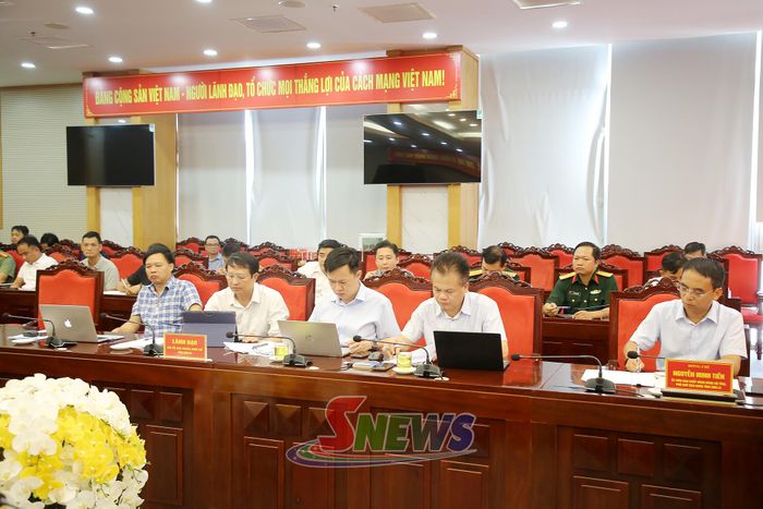 Các đại biểu dự cuộc họp.