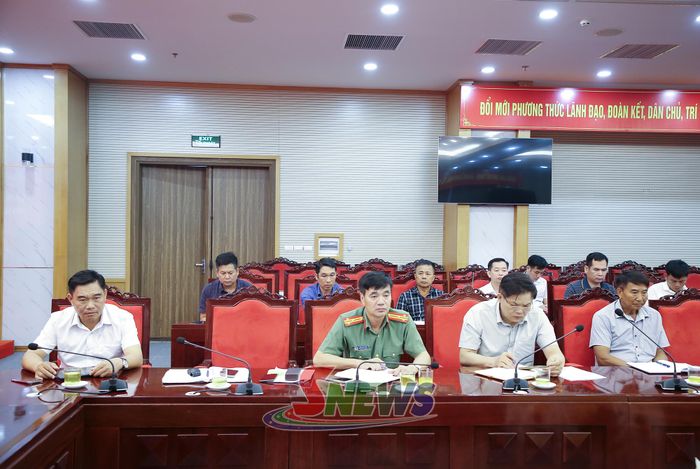 Các đại biểu dự cuộc họp.
