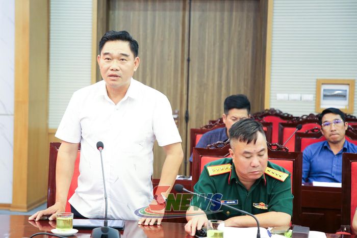 Đại tá Chu Văn Thành phát biểu tại cuộc họp.