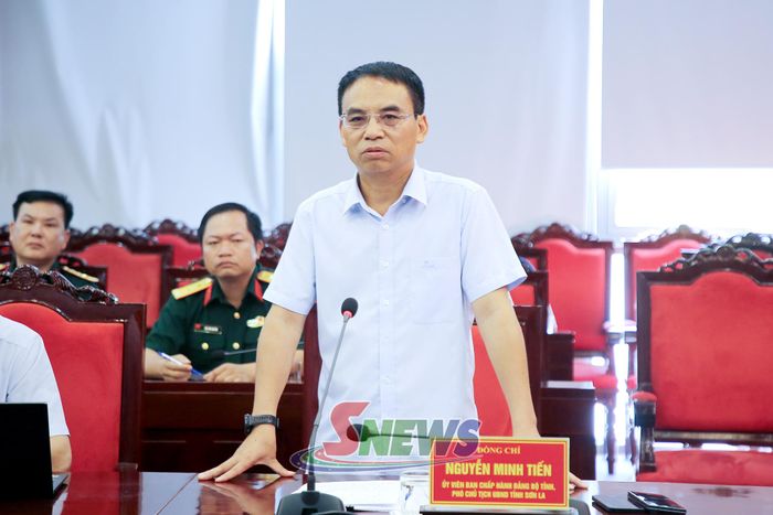 Đồng chí Nguyễn Minh Tiến, Phó Chủ tịch UBND tỉnh, phát biểu tại cuộc họp.