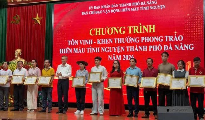Tôn vinh và ghi nhận đối với những đóng góp của các cá nhân tham gia hiến máu