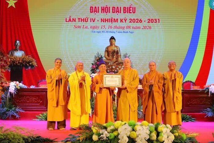 Trung ương Giáo hội trao Bằng tuyên dương công đức