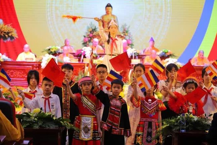 Văn nghệ chào mừng