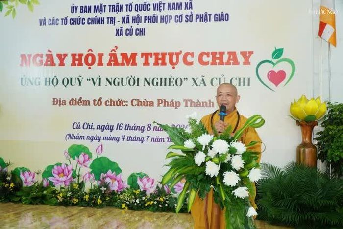 Thượng tọa Thích An Thường phát biểu bày tỏ vinh dự khi được Ủy ban MTTQVN xã tín nhiệm, phối hợp thực hiện một Phật sự mang ý nghĩa nhân văn sâu sắc này