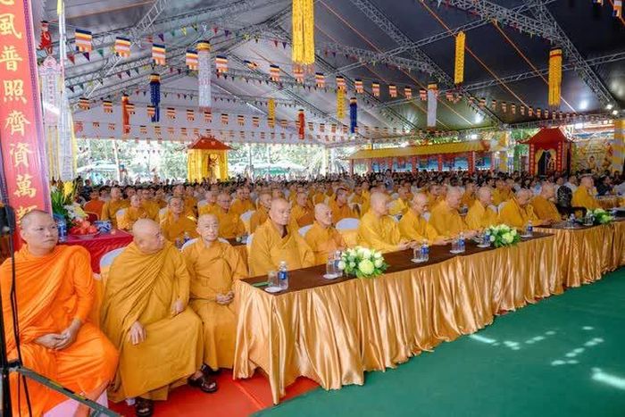 Chư tôn đức tham dự