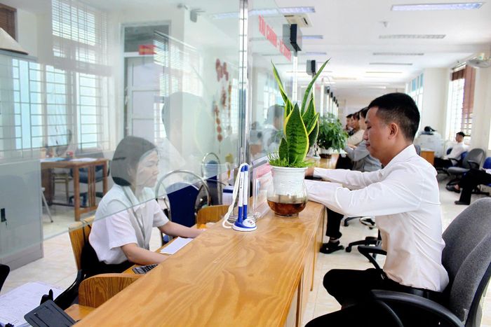 Cơ sở vật chất khang trang, hiện đại của Trung tâm Phục vụ hành chính công xã Vĩnh Tường tạo sự hài lòng cho người dân khi đến giải quyết thủ tục hành chính.