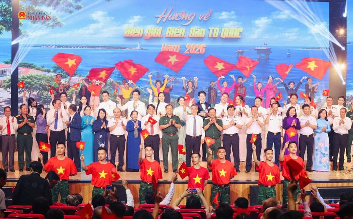 Chương trình giao lưu nghệ thuật góp phần nâng cao nhận thức của cán bộ, đảng viên, đoàn viên, hội viên và Nhân dân Thành phố về vị trí, vai trò của biên giới, biển, đảo Việt Nam trong sự nghiệp xây dựng và bảo vệ Tổ quốc
