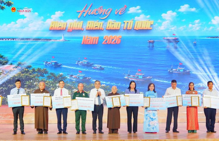 Tại chương trình, các tổ chức, đơn vị, cá nhân đã đăng ký ủng hộ hơn 55,1 tỷ đồng cho Quỹ “Vì biển đảo quê hương - Vì tuyến đầu Tổ quốc” TP. Hồ Chí Minh