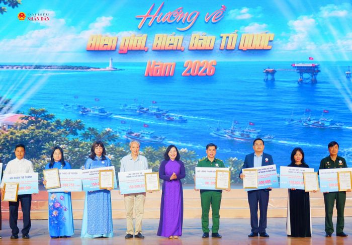 Tại chương trình, các tổ chức, đơn vị, cá nhân đã đăng ký ủng hộ hơn 55,1 tỷ đồng cho Quỹ “Vì biển đảo quê hương - Vì tuyến đầu Tổ quốc” TP. Hồ Chí Minh