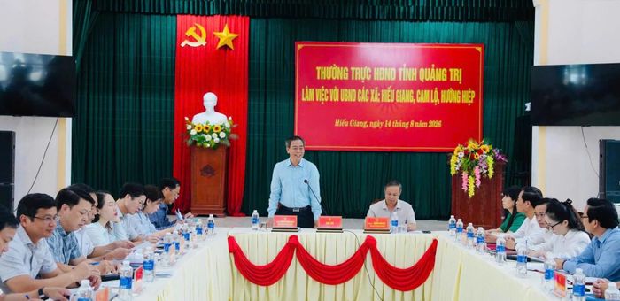 Thường trực HĐND tỉnh Quảng Trị làm việc với một số địa phương về việc thực hiện nhiệm vụ phát triển kinh tế - xã hội; bàn giải pháp tháo gỡ các khó khăn, vướng mắc phát sinh từ thực tiễn. Ảnh: Mỹ Nhị
