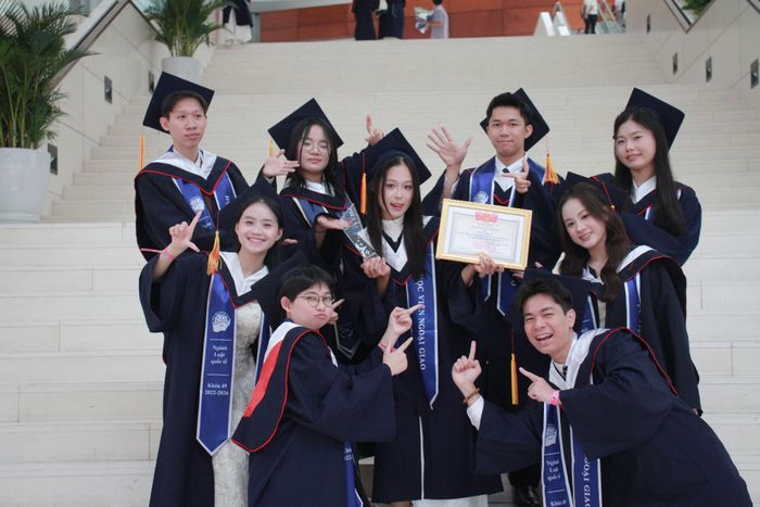 Sau danh hiệu thủ khoa, điều Thủy Phương trân trọng là hành trình trưởng thành và những người đã đồng hành cùng cô trong suốt bốn năm đại học. Ảnh: NVCC