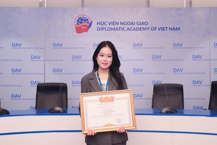 Hoàng Thủy Phương đạt giải nhất NCKH cấp học viện năm 2025. Ảnh: NVCC