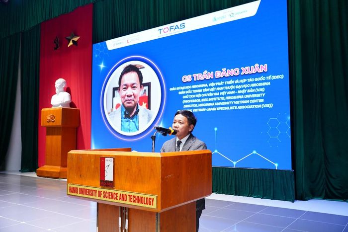 Giáo sư Trần Đăng Xuân – Viện Phát triển và Hợp tác Quốc tế (IDEC), Đại học Hiroshima; Giám đốc Trung tâm Việt Nam thuộc Đại học Hiroshima; Chủ tịch Hội Chuyên gia Việt Nam – Nhật Bản (VJS) phát biểu