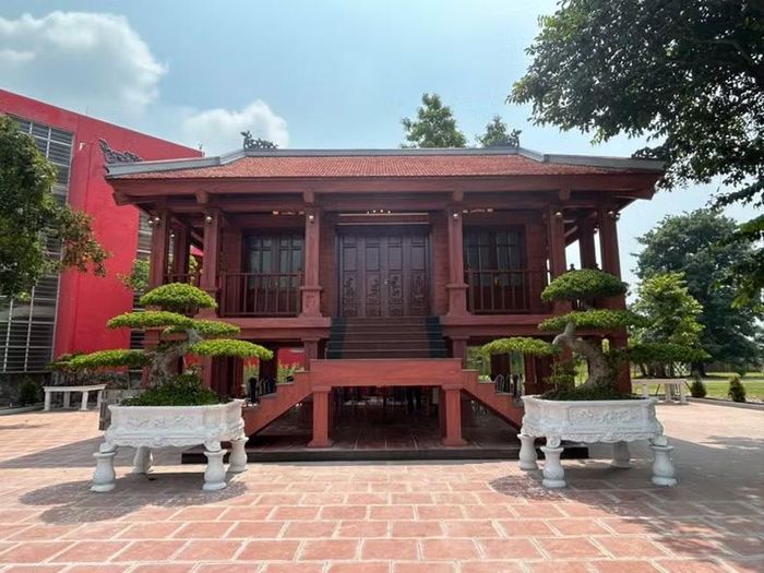  Nhà tưởng niệm Chủ tịch Hồ Chí Minh. 