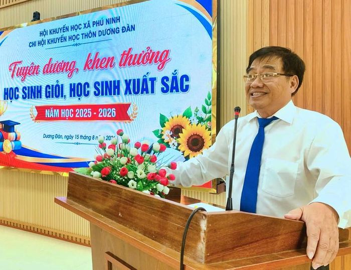 Phó Chủ tịch Hội Khuyến học thành phố Đà Nẵng Nguyễn Văn Long.