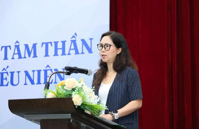 Bà Nguyễn Thị Nhung – Phó Vụ trưởng Vụ Học sinh Sinh viên, Bộ Giáo dục và Đào tạo phát biểu tại hội thảo. Ảnh: Trường Đại học Giáo dục