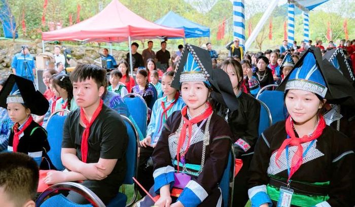 Học sinh dân tộc Pa Dí, ở xã biên giới Mường Khương, tỉnh Lào Cai. Ảnh: Quốc Hồng