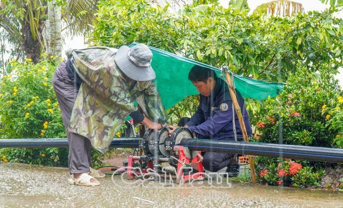 Đơn vị thi công đẩy nhanh tiến độ lắp đặt 7 km đường ống cấp nước sạch tại Xã Nguyễn Phích.