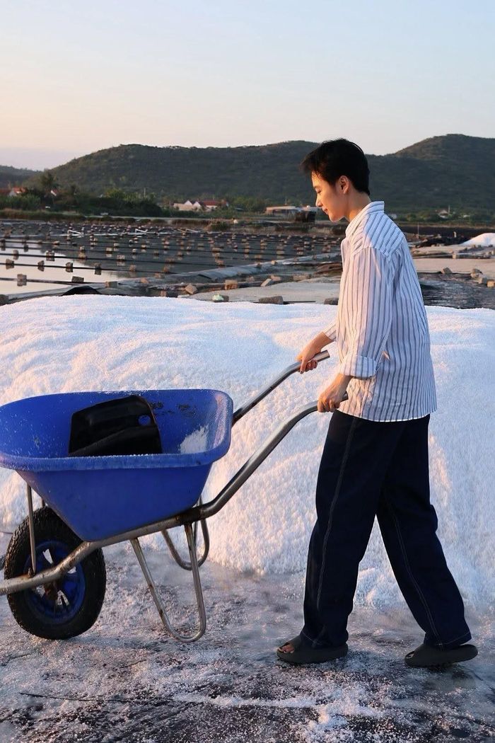 Diện mạo mới của Angela Phương Trinh nhận nhiều ý kiến trái chiều. (Ảnh: FBNV)