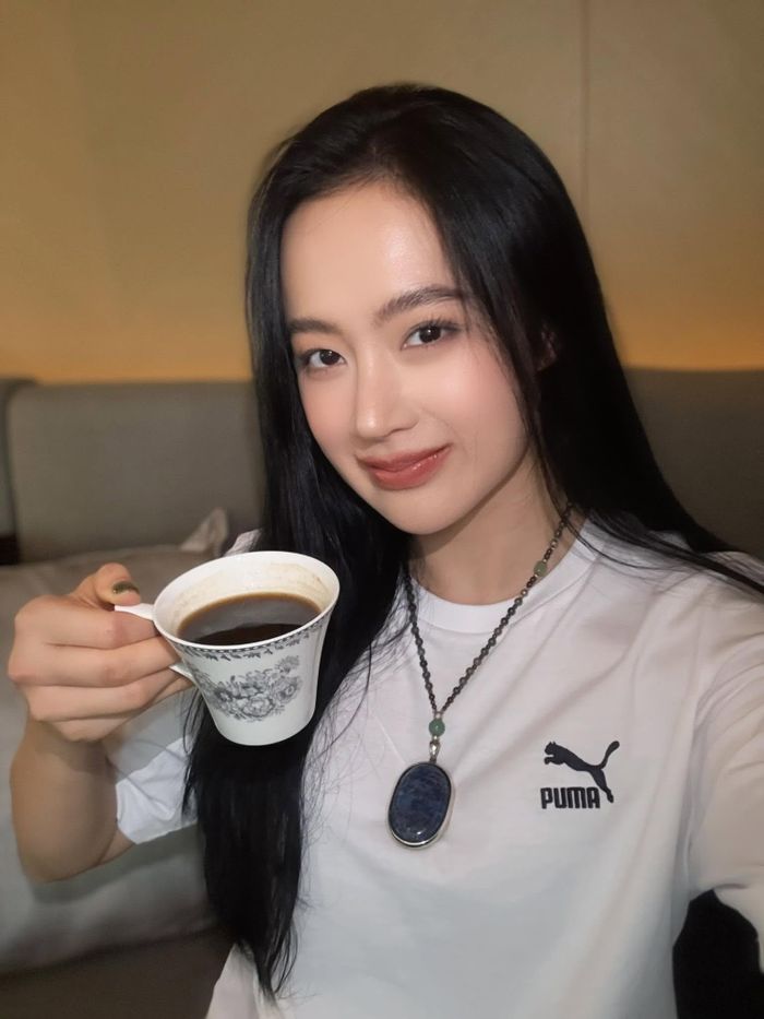 Mái tóc dài từng góp phần tạo nên vẻ nữ tính của Angela Phương Trinh. (Ảnh: FBNV)
