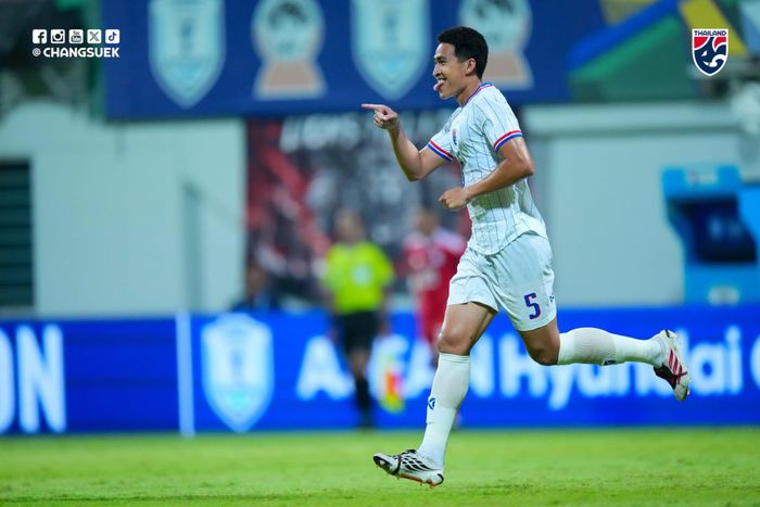 Seksan ghi bàn ở hiệp hai nâng tỷ số lên 3-0 cho Thái Lan