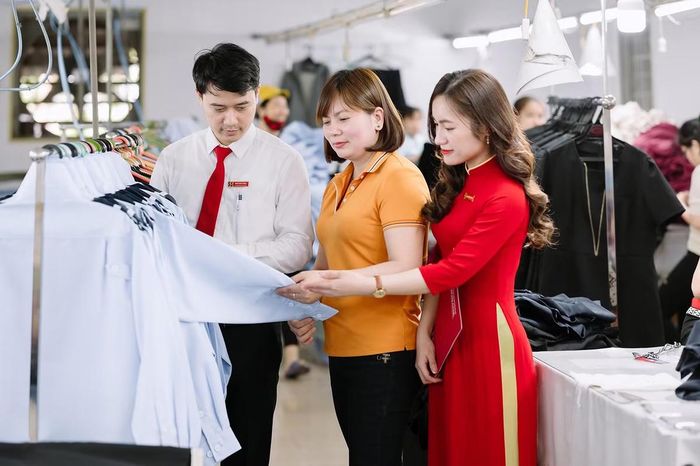 Nhiều doanh nghiệp siêu nhỏ được tiếp cận đồng thời công nghệ, kiến thức quản trị và nguồn lực tài chính. (Ảnh: Vietnam+).