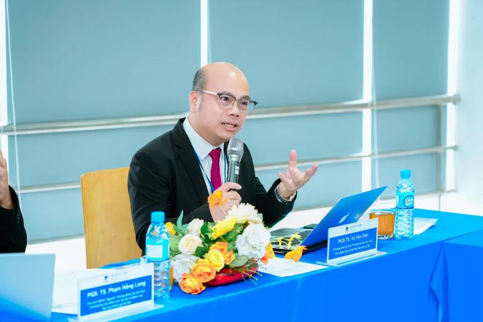 Các chuyên gia, nhà khoa học trình bày nhiều tham luận, chia sẻ các góc nhìn đa chiều về định vị, quản trị và phát triển thương hiệu điểm đến Việt Nam trong bối cảnh mới.