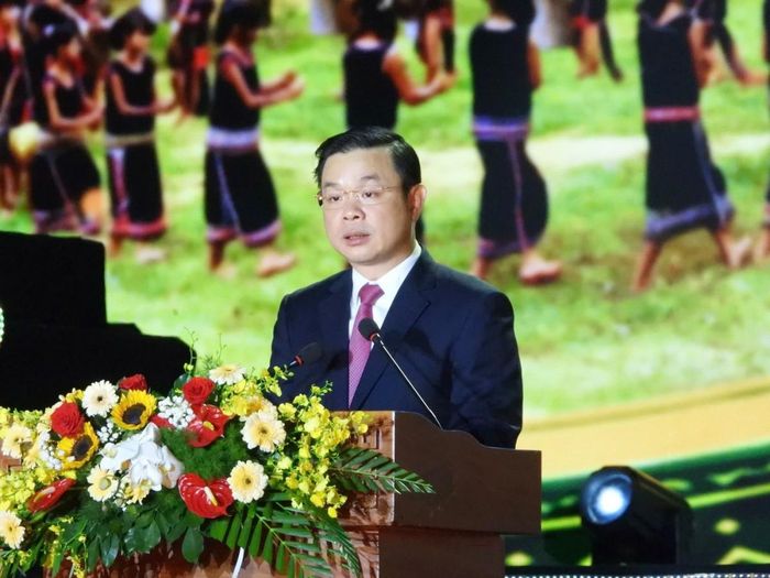  Ông Đỗ Hữu Huy - Ủy viên dự khuyết Trung ương Đảng, Phó Bí thư Tỉnh ủy, Chủ tịch UBND tỉnh phát biểu khai mạc buổi lễ. 
