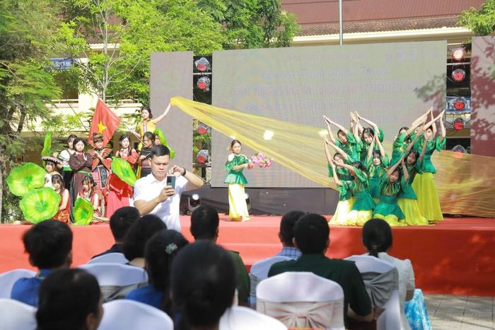 Hội trại “Khát vọng Hương An” được tổ chức với nhiều hoạt động văn hóa, văn nghệ, thể dục thể thao và sinh hoạt tập thể...