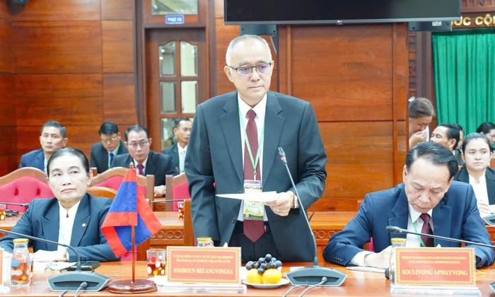  Ông Somboun Heuangvongsa phát biểu tại buổi tiếp và chào xã giao. 