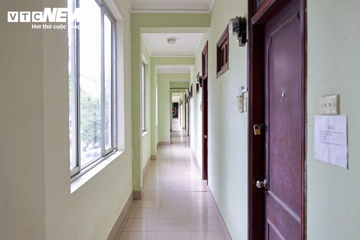 Hiện nhiều tòa nhà trong khuôn viên được sử dụng kết hợp cho thuê lưu trú, nhà ở và kinh doanh dịch vụ khách sạn. 