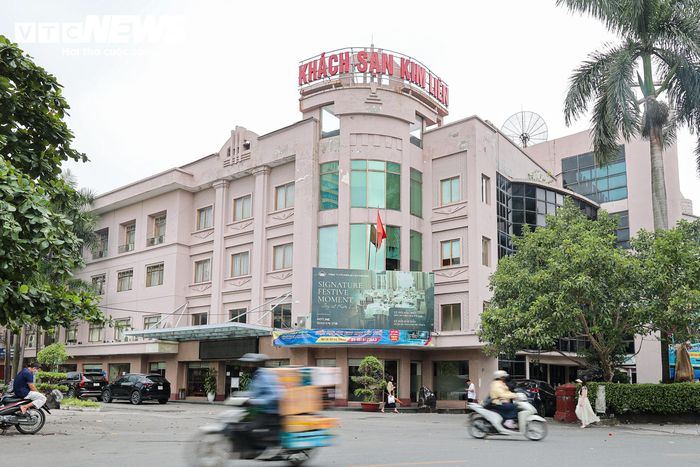 Theo ghi nhận của PV Báo Điện Tử VTC News, khu đất tại số 7 Đào Duy Anh hiện là nơi tọa lạc của Khách sạn Kim Liên cùng nhiều công trình, hạng mục dịch vụ.