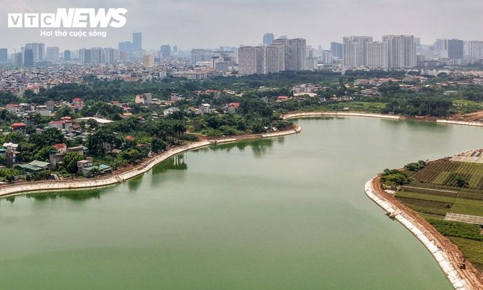Bên cạnh lòng hồ và hệ thống kè, dự án còn có các hạng mục mái kè, khóa đỉnh kè, lan can bảo vệ, đường dạo và hệ thống chiếu sáng. Một số vị trí quanh hồ đã được trồng cây, lắp đặt thiết bị chiếu sáng, tạo diện mạo mới cho khu vực.
