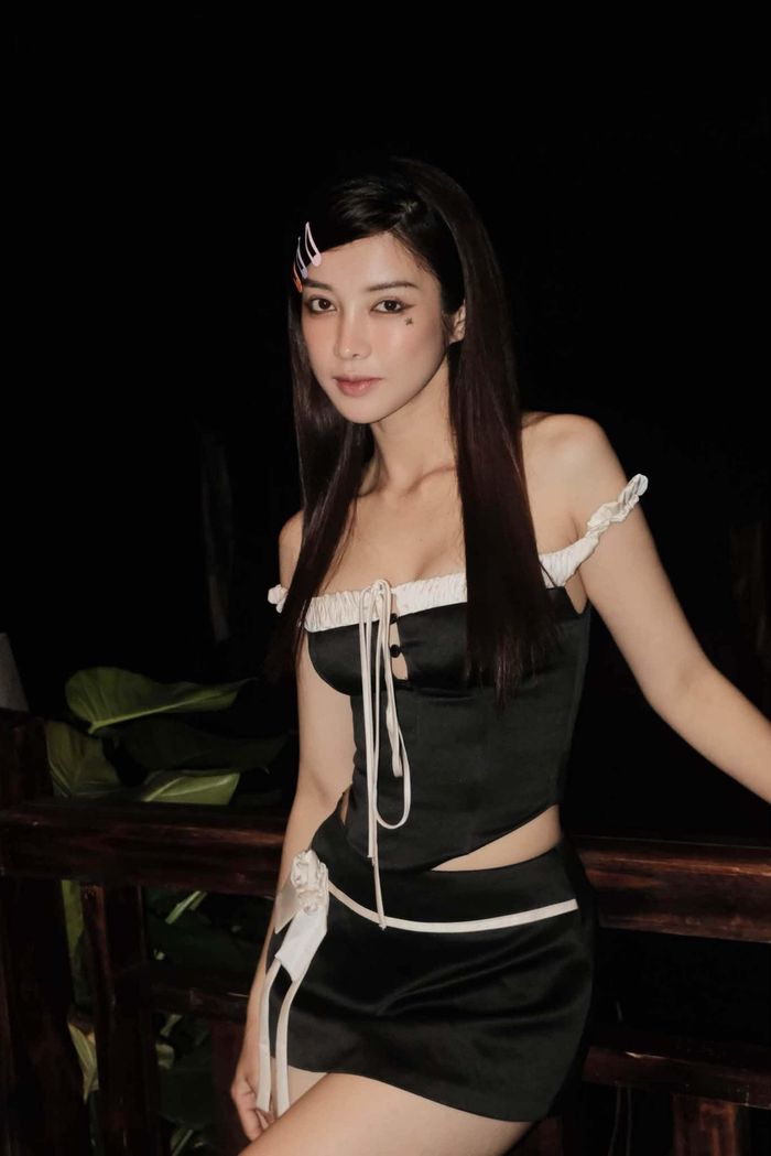 Ngoài đời Mỹ Duyên theo đuổi phong cách quyến rũ.