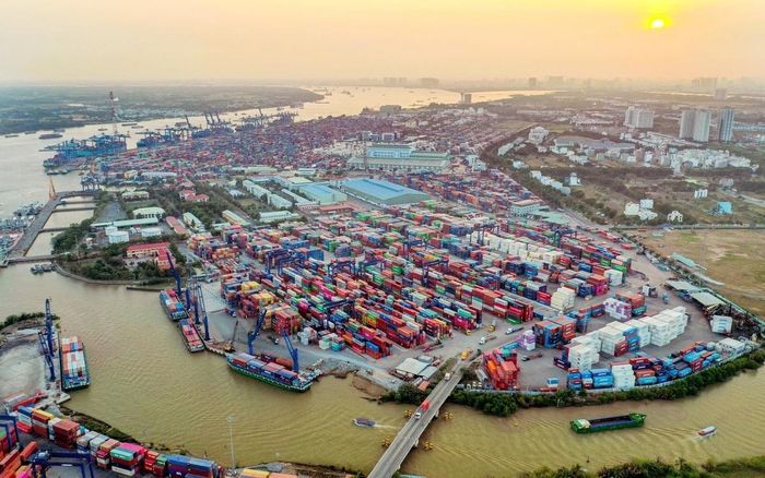 Giá cước vận tải biển quốc tế vẫn “leo thang” từng ngày. (Ảnh: B.L)