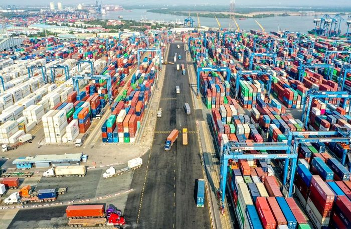 Hàng chục ngàn doanh nghiệp tại TP.HCM tiết giảm chi phí logistics nhờ chính sách miễn phí dịch vụ hạ tầng cảng biển. (Ảnh: B.L)