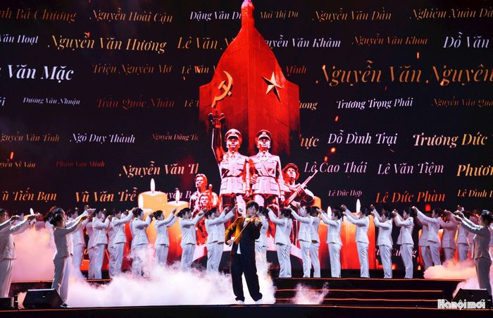 Khi hiểm nguy ập đến, khi mọi người chạy khỏi nơi sinh tử để tìm sự sống, có những người lại chọn đi ngược chiều dòng người, lao vào biển lửa để giành lại sự sống, bảo vệ tính mạng và tài sản của Nhân dân. Có những người đã mãi mãi gửi lại tuổi xuân, những lời hẹn và mái ấm phía sau để sự sống của người khác được tiếp nối.