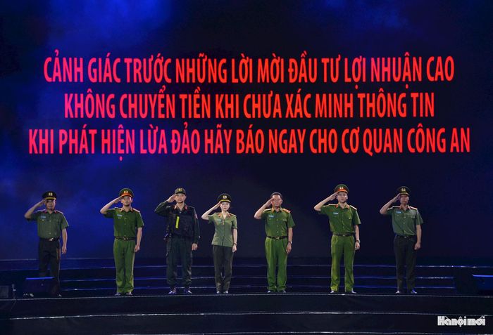 Chương II - “Giữ bình yên Thủ đô” đưa khán giả đến với những “sóng ngầm” phía dưới dòng chảy bình yên: Những cuộc đấu trí với tội phạm, những trận tuyến không tiếng súng và những hiểm nguy không ngừng biến đổi trong đời sống hiện đại. Điểm đặc biệt là những chiến công có thật của Công an Hà Nội lần đầu được chuyển hóa bằng ngôn ngữ sân khấu.