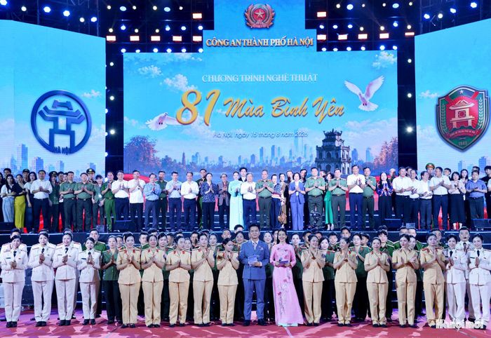 Chương trình thu hút hơn 5.000 đại biểu, cán bộ, chiến sĩ và nhân dân tham dự, cùng sự tham gia biểu diễn của các nghệ sĩ, diễn viên chuyên nghiệp và cán bộ, chiến sĩ Công an Thủ đô.
