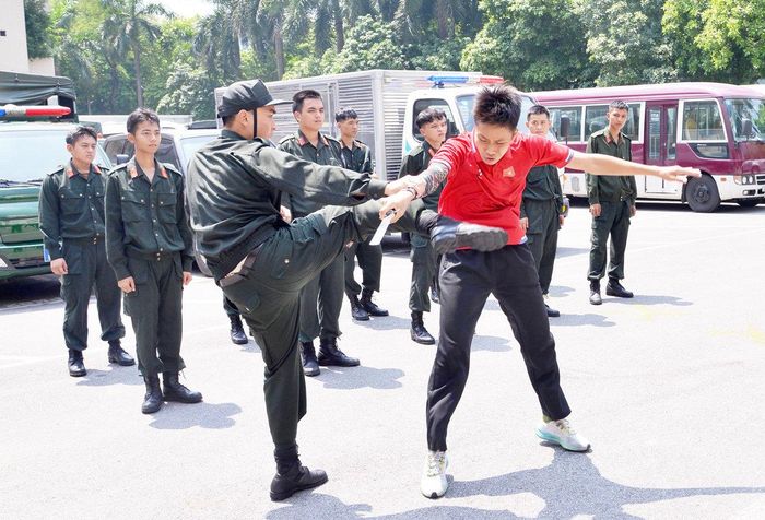 Những phút luyện tập căng thẳng trên thao trường giúp cán bộ, chiến sĩ nâng cao trình độ chuyên môn, kỹ năng chiến đấu và ý thức tổ chức kỷ luật.