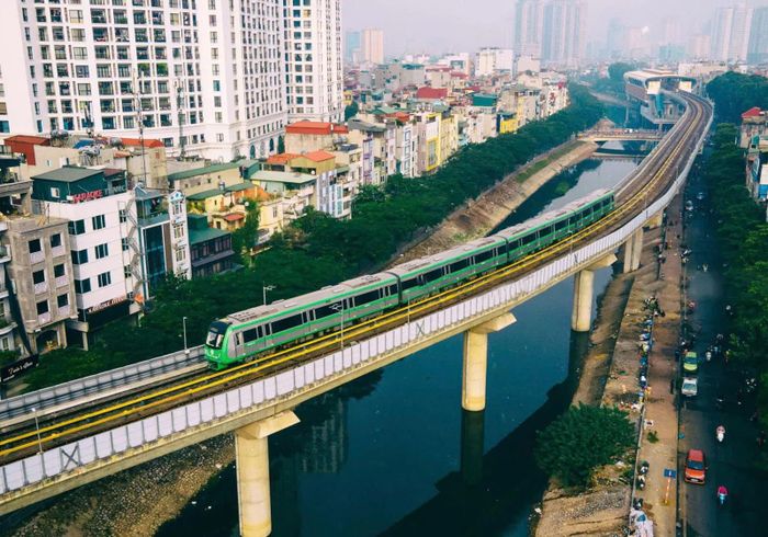 Tuyến đường sắt đô thị Cát Linh - Hà Đông sẽ được kéo dài tới Xuân Mai theo quy hoạch. Ảnh: Phạm Công.