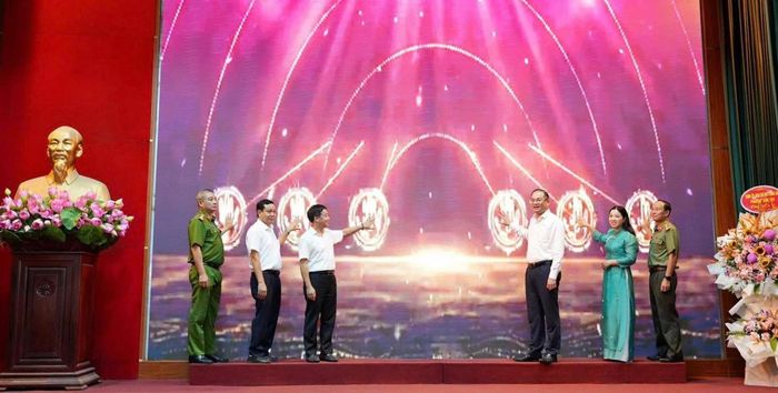 Công ty Cổ phần May Sơn Hà ra mắt mô hình “Cơ quan an toàn, không ma túy, không tệ nạn xã hội”. Ảnh: PV