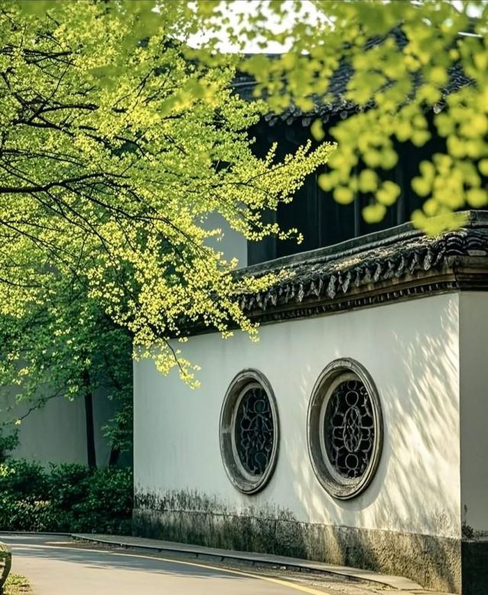 Sau quá trình bền bỉ gây dựng, cuộc sống của người sinh ngày mùng 2 và 14 Âm lịch có xu hướng ổn định hơn khi bước vào trung niên. Ảnh minh họa