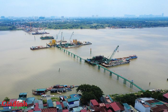Cầu Trần Hưng Đạo đang được gấp rút thi công.