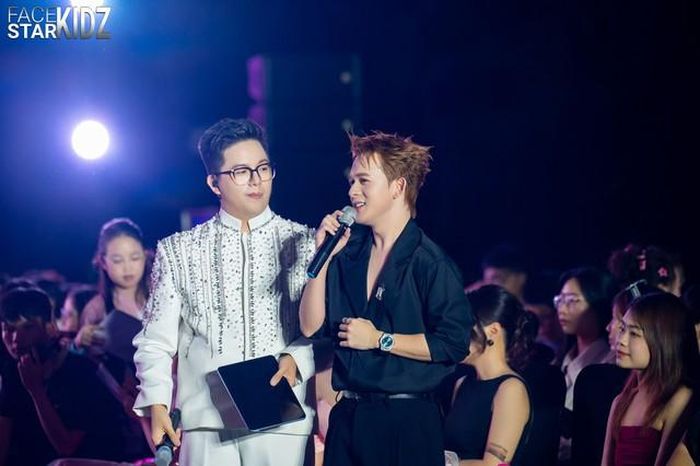 Diễn viên Quang Anh khi chia sẻ với khán giả về các thí sinh nhí.