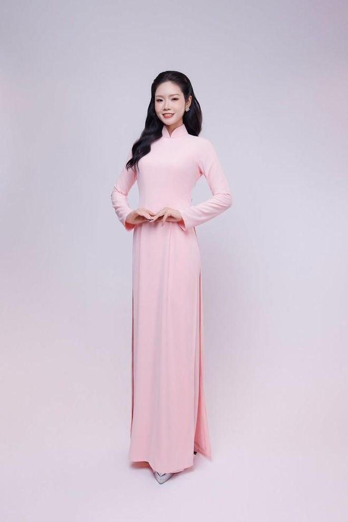 Ngọc Châu là một trong 3 nữ sinh của Đại học Kinh tế Quốc dân lọt chung khảo Hoa hậu Việt Nam.