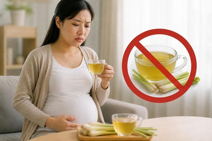 Phụ nữ mang thai không nên tự ý uống trà sả (Ảnh AI).