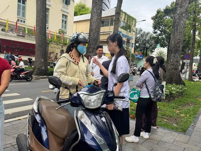 Teen có thể tận dụng quỹ thời gian được "giải phóng" để củng cố những kiến thức còn yếu. Ảnh: Ngọc Thư.